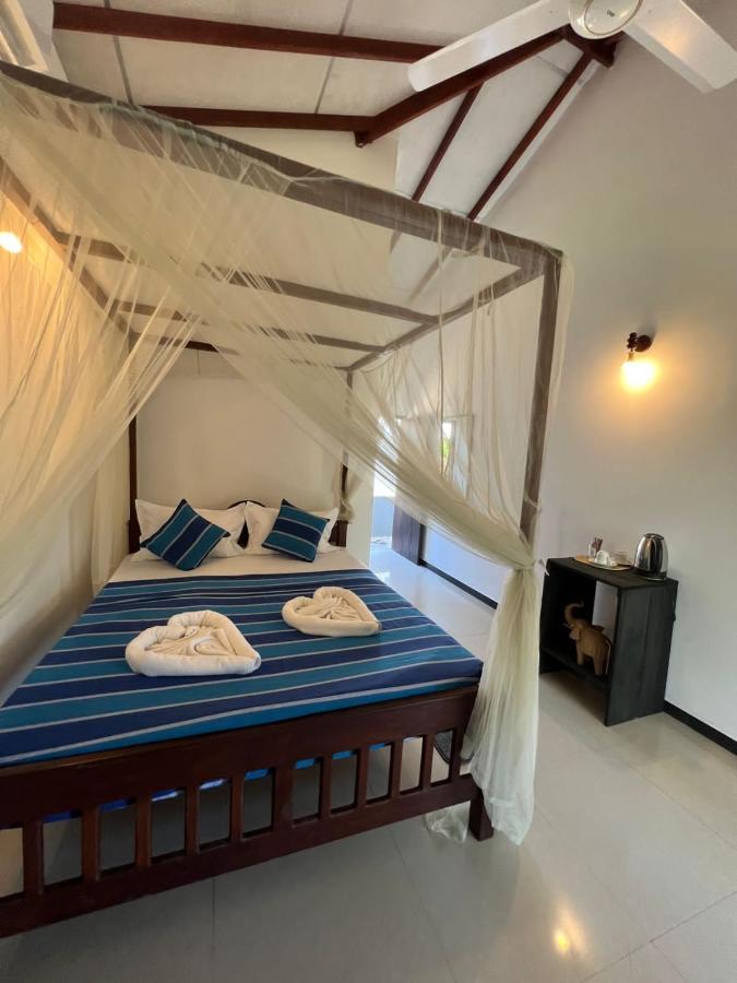 Pineapple Surf Hotel Ahangama Exterior photo