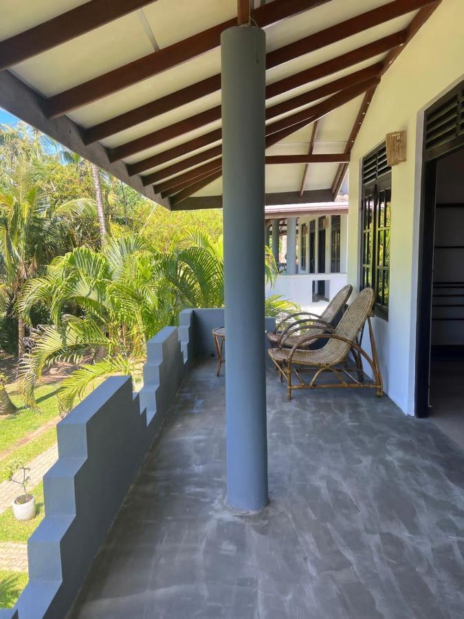 Pineapple Surf Hotel Ahangama Exterior photo