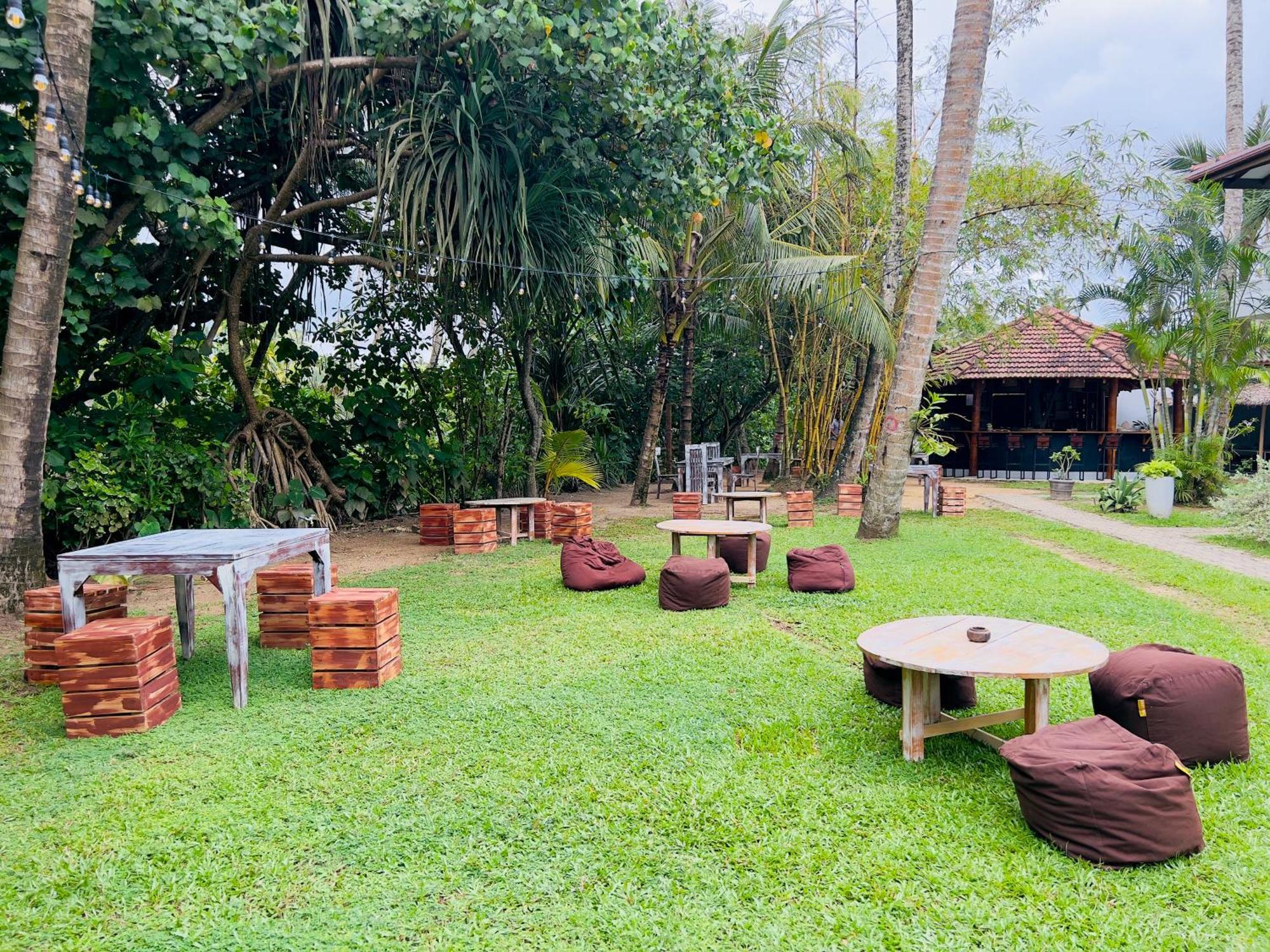 Pineapple Surf Hotel Ahangama Exterior photo